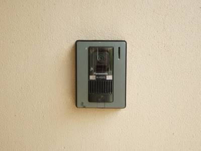 カラーのテレビドアホンを完備しているので、安心です♪