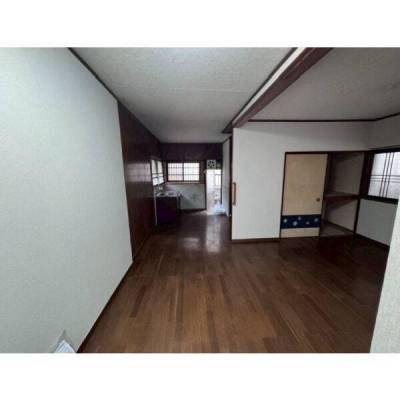 1Fのメイン居室。フローリングで全面リニューアル、快適です。