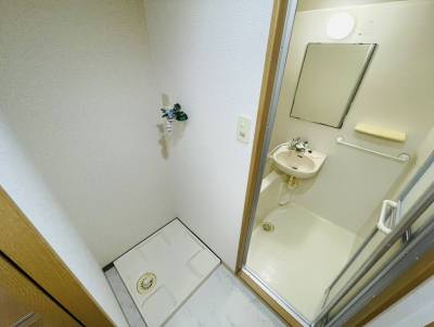 洗濯機置場は室内に。