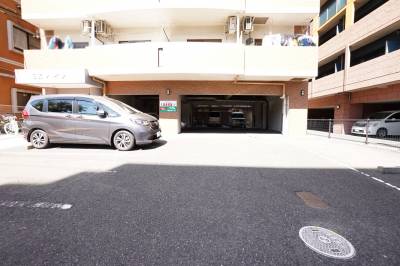 屋根付、敷地内駐車場空きあります！