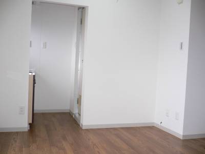 机などの大きめの家具が置ける場所です