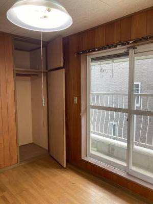 2階　洋室６帖　照明付き