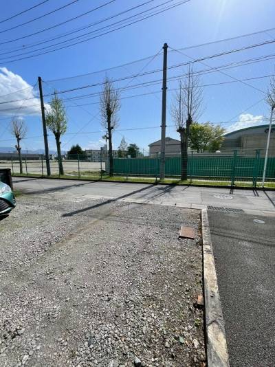 すぐ傍が附属小学校の校庭です。