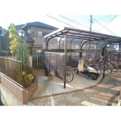 綺麗で大きな駐輪場です