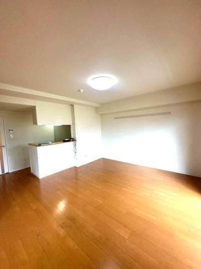 14.2帖ある広いLDK。日当たりもバッチリです。