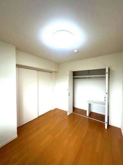 各洋室にクローゼットあります。