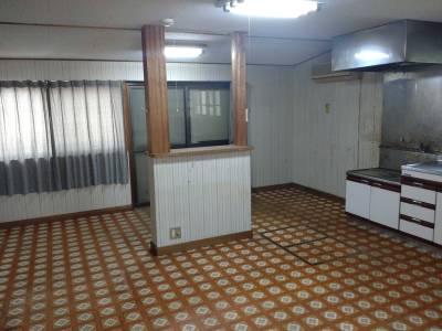 ダイニングキッチン♪元々は土間です。取壊し可♪