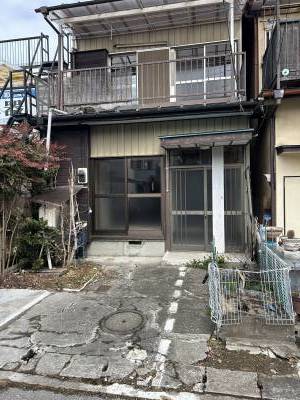 小型車は家の前のスペースに止められます