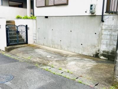駐車場（1台目）です