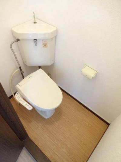 トイレはウォシュレット付き