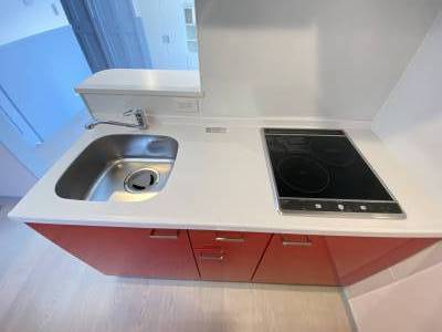 IH2口キッチン（昼間に撮影した別部屋の参考写真です）