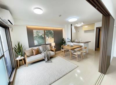 壁紙は白色となります。