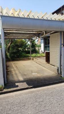 カーポート付の駐車場です。
１台駐車可能です！