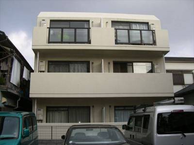 マンション裏側。駐車場でしたが今は家が建っています。