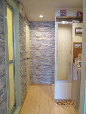 廊下です。奥はトイレ・洗濯機置き場です。