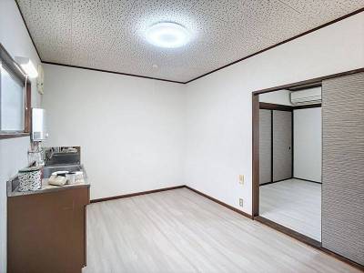 ダイニングキッチン（写真は202号室）