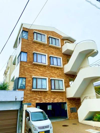 鉄筋コンクリート造
ビルドインガレージあり