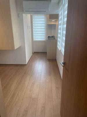 三方窓で明るいお部屋。