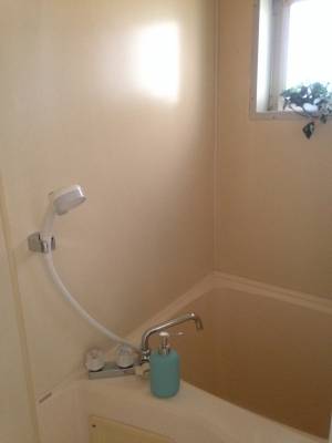 浴室
窓があり明るいです