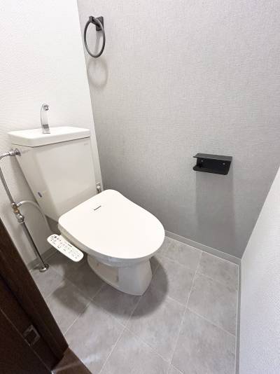 トイレは落ち着きと清潔感のある仕上がりにしました♪