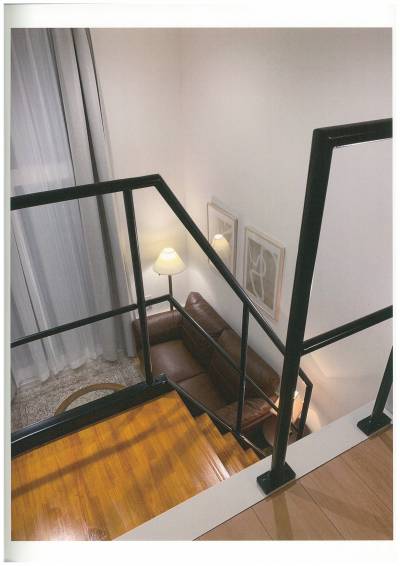 ロフト階段からリビングを望む！