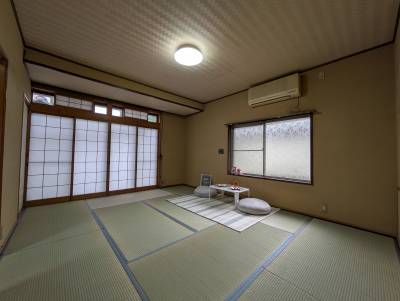 10畳和室。広くて家族の団欒にぴったりです。