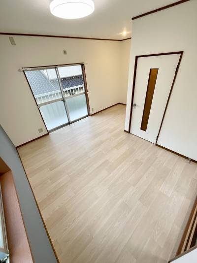 全ての部屋の壁と床を張り替えてあるのでとっても綺麗です♪