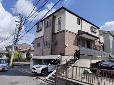1Fですが、地下が駐車場のため実質2Fに等しいです