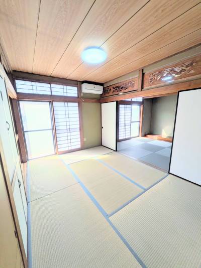 冷暖房用エアコンと、照明器具がついています。収納たっぷり！