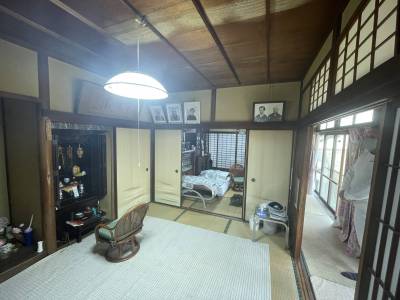 仏壇撤去ずみです。残置物多い