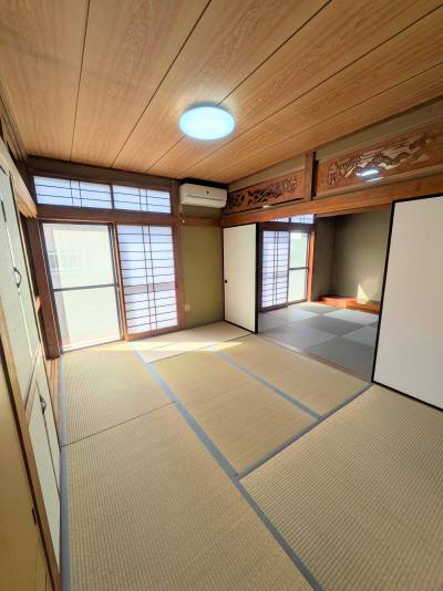 冷暖房用エアコンと、照明器具がついています。収納たっぷり！