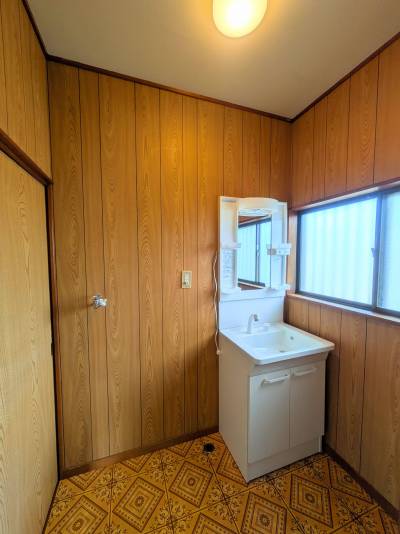 洗面化粧台は新品です。