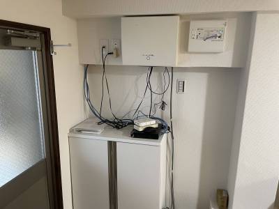 下駄箱と分電盤・NW機器