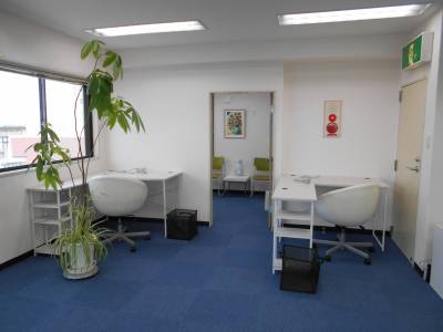 小部屋は使い勝手の良い部屋てす。応接・更衣室・休憩室・・