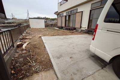 駐車可能な広い庭です