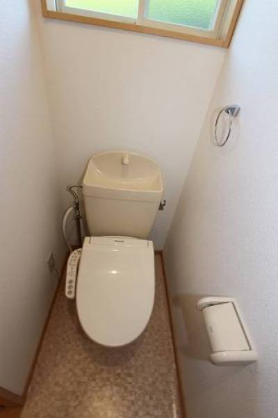 トイレ　温水洗浄機能付き