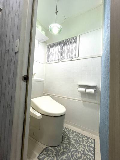 トイレは温水洗浄便座付です。