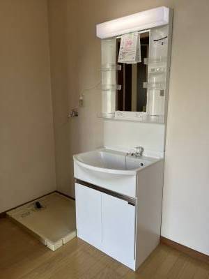 ＤＫ〜新品洗面化粧台、室内洗濯機置場〜