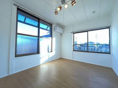 2階 奥の部屋、エアコン付、クッションフロア