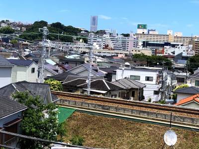 玄関からの展望です。
ランドマークも見えるのが自慢です。