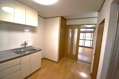 キッチンよりリビング方面