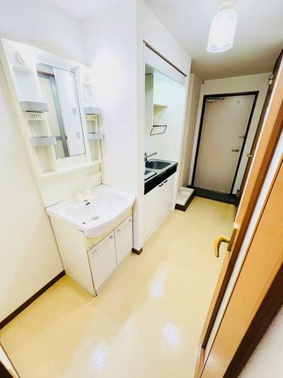 独立洗面台、冷蔵庫の置場