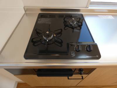 ビルトインコンロには２口ガストグリルも付いています