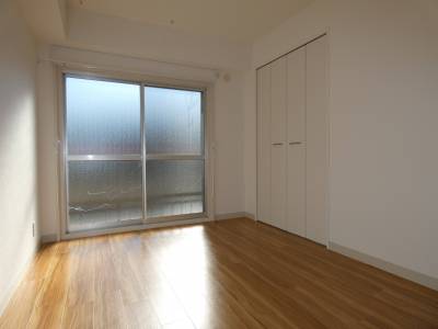 寝室の窓も南向きです