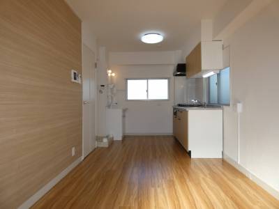 リビングにはアクセントクロスでグレードアップ！