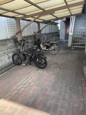 屋根付きバイク駐輪場有