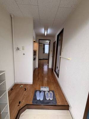 広々玄関、下駄箱完備。