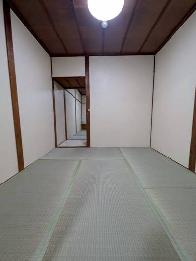 4.5畳間
畳も新品に交換してますよ