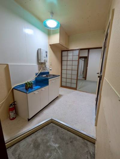 玄関側から室内