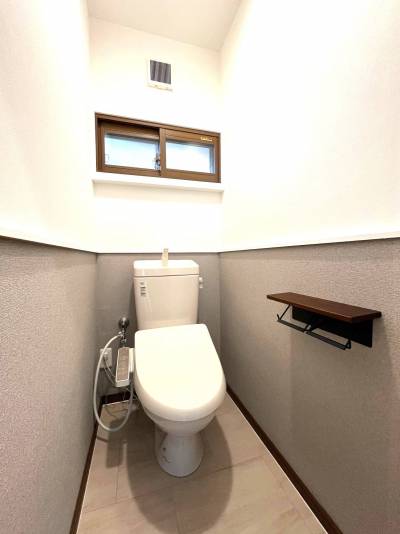 トイレも新設です！落ち着くツートン・カラーです♪